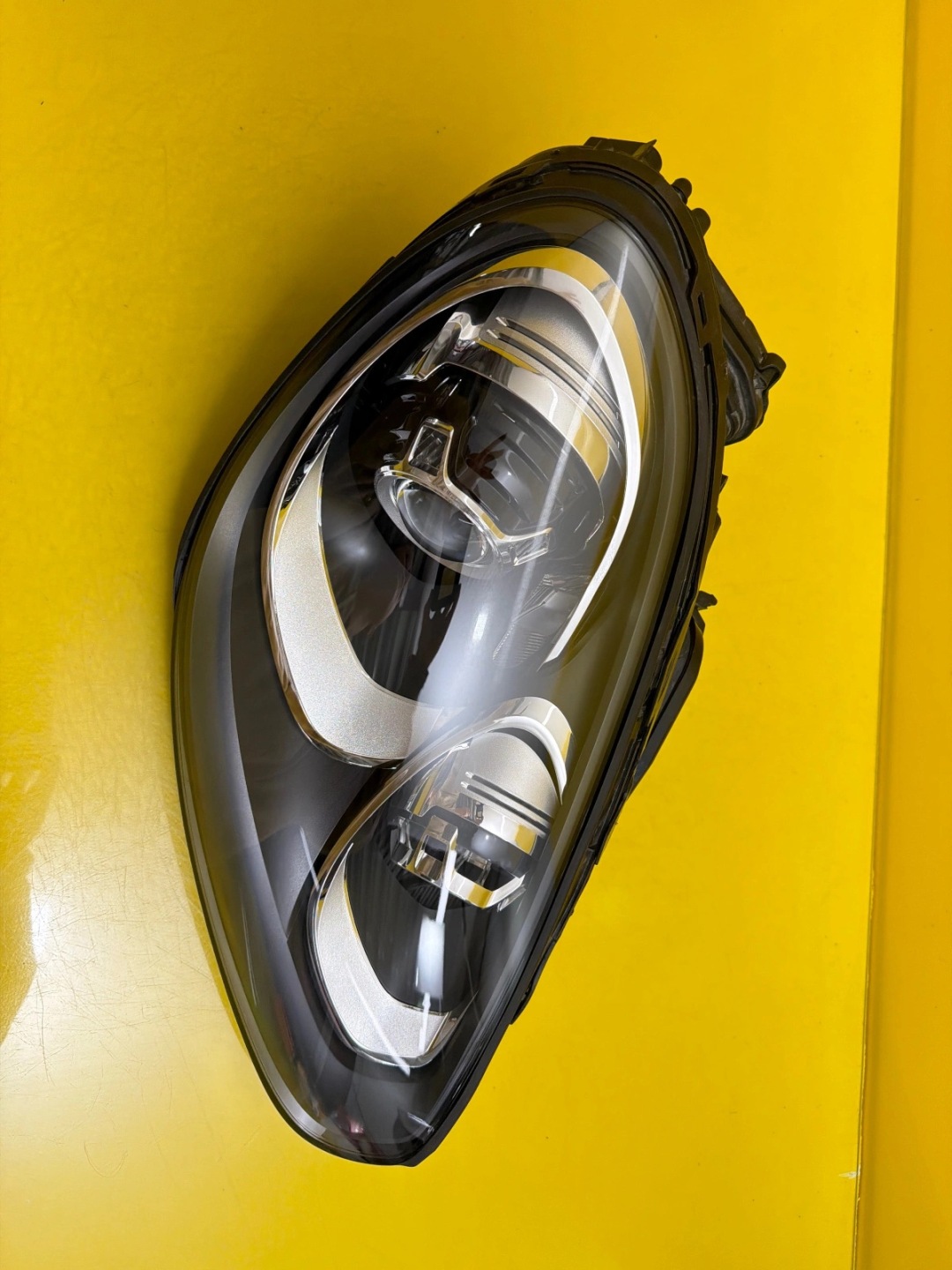 light right Porsche Cayenne 7P5 Lift Xenon 7P5941752F