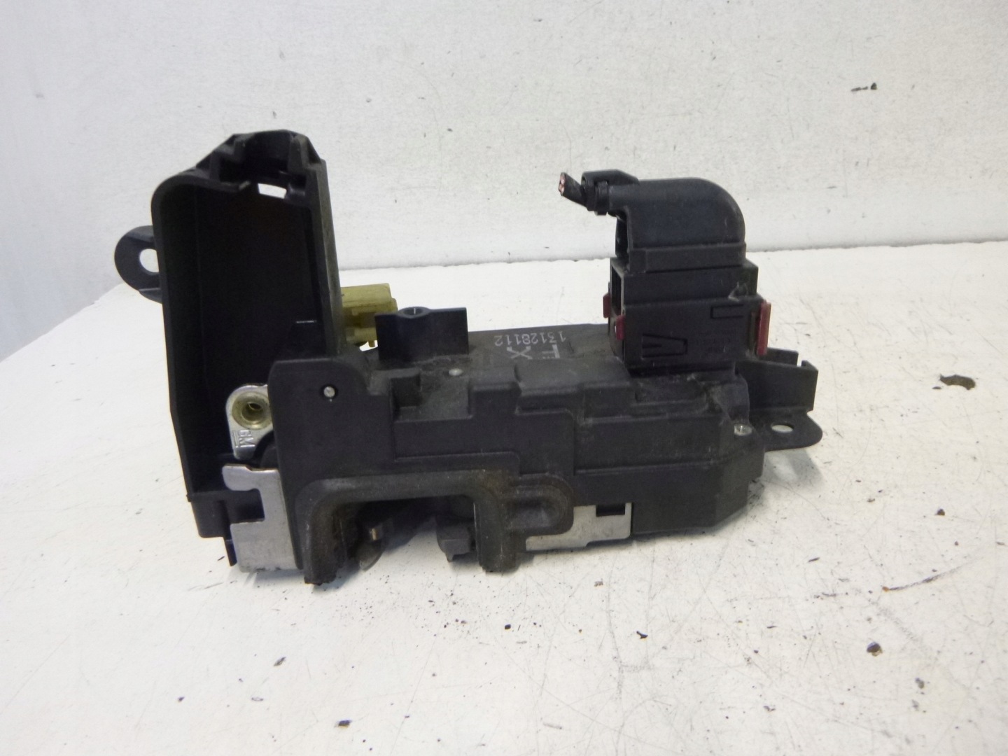 lock door front right Opel Astra H 2005 13128112