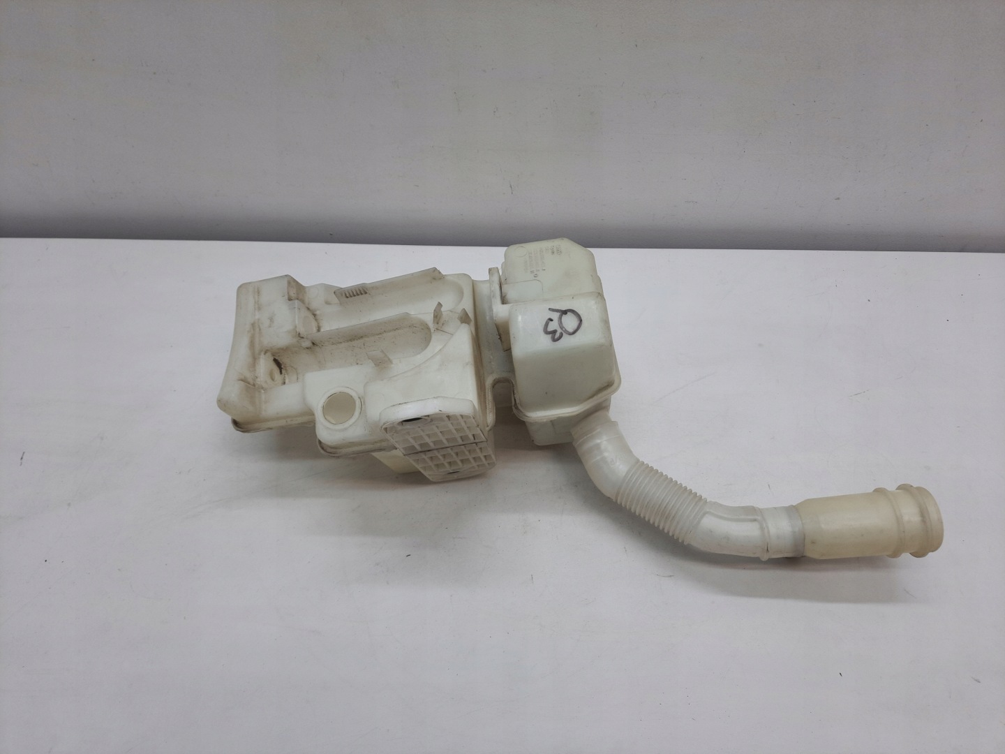 AUDI Q3 8U0 11- washer fluid tank original