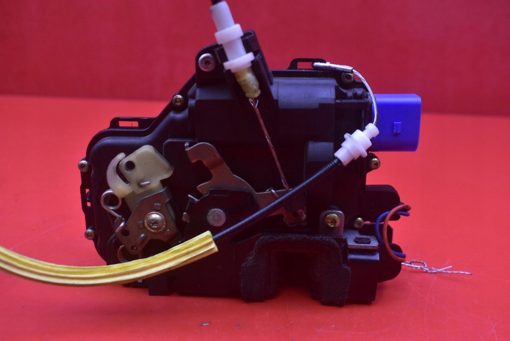 lock door left front front EU 3B1837015AM VW POLO 4 IV 9N 3D 01-05