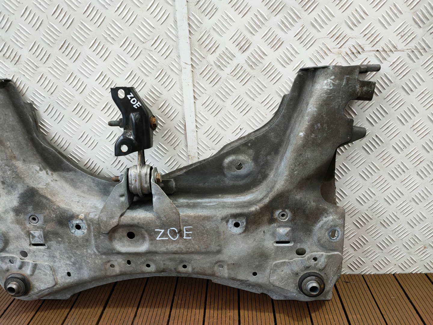 RENAULT ZOE Z.E. and 2013-2018 subframe below engine axle beam LAWA axle beam OE