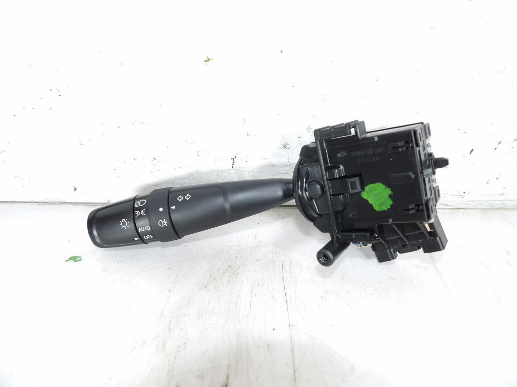 SUZUKI SX4 S-CROSS LIFT Bouton Indicateurs de direction 173744