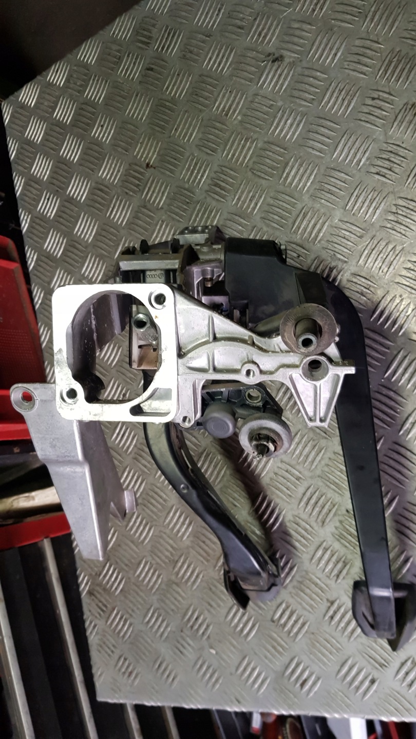 AUDI A4 B6 B7 pedals EUROPA PRZEKLADKA MANUAL