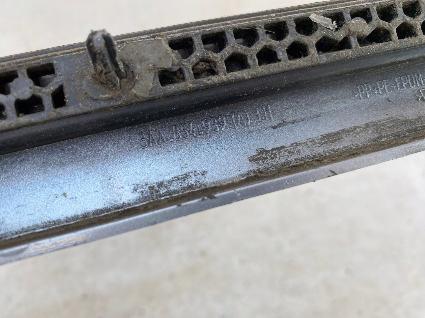 VW PASSAT B7 14- moulding door front left 3AA854939A