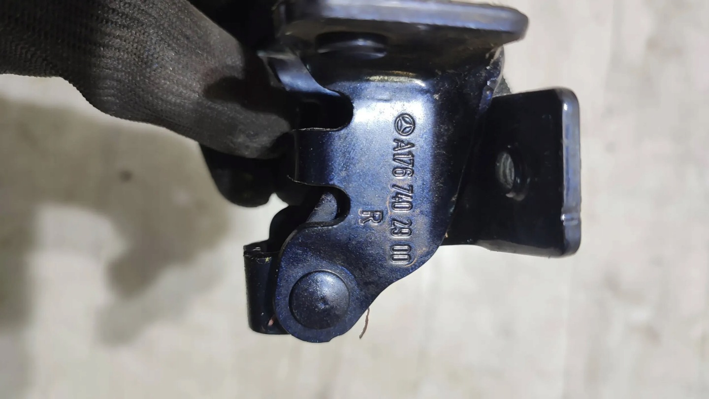 Mercedes-Benz A-classa W176 17r. 1.5cdi hinge bonnet rear part