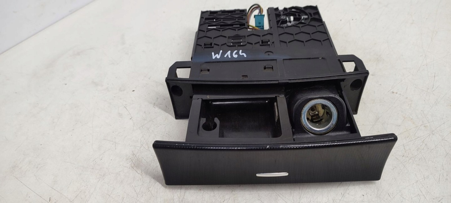 ashtray passenger compartment Mercedes W164