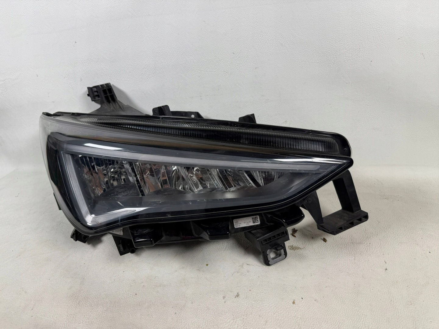 Cupra Born light right front front Full LED