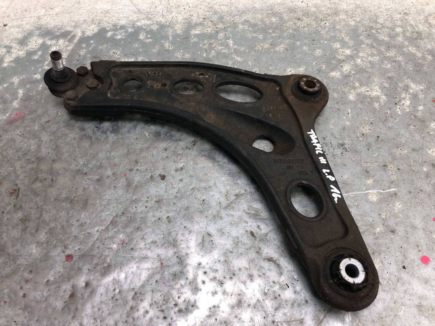 Querlenker links vorne RENAULT TRAFIC III