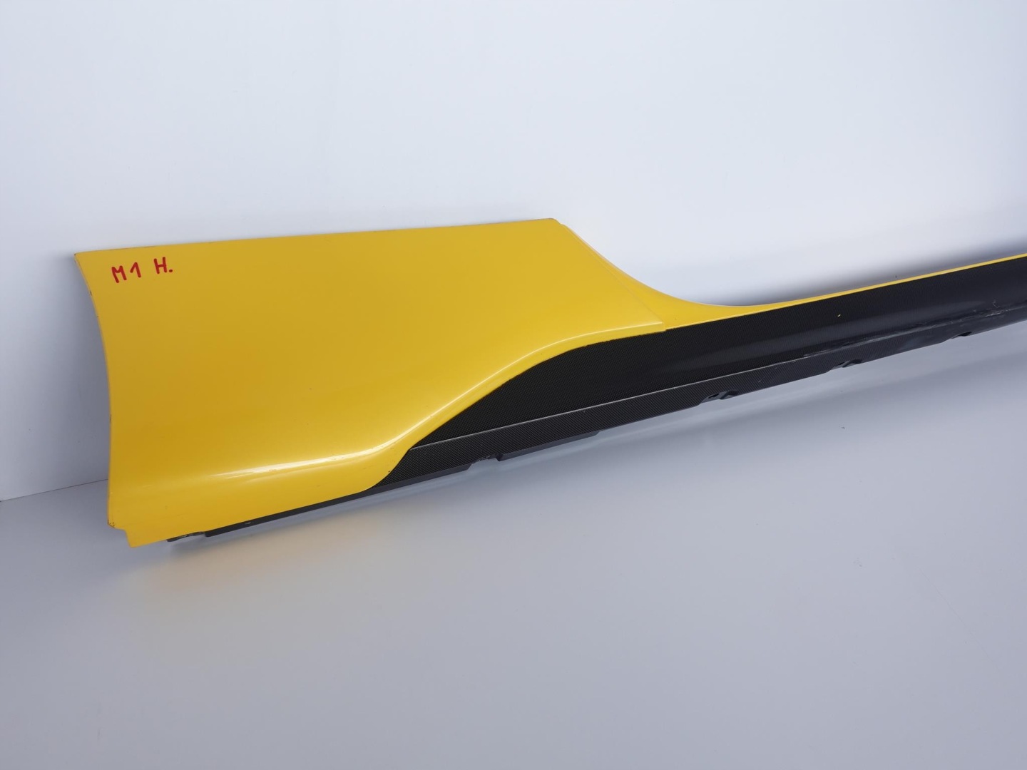 FERRARI SF90 STRADALE 20- threshold CARBON right