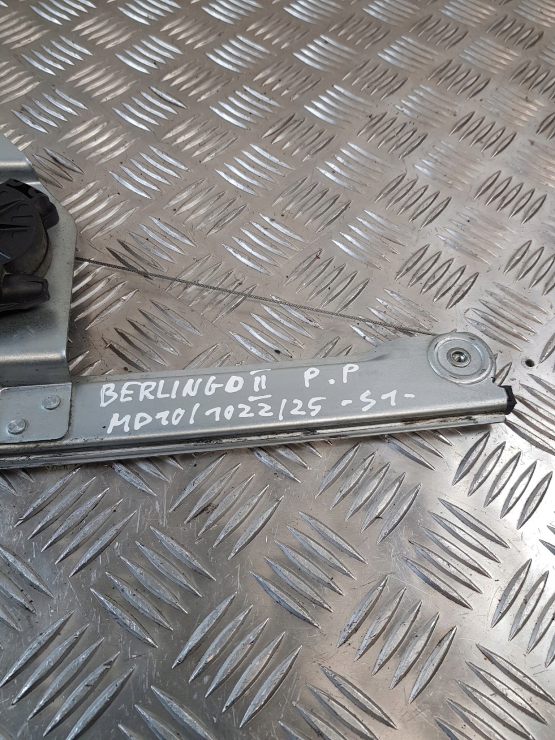 window regulator right front 2PIN 9680557880 CITROEN BERLINGO II 11R
