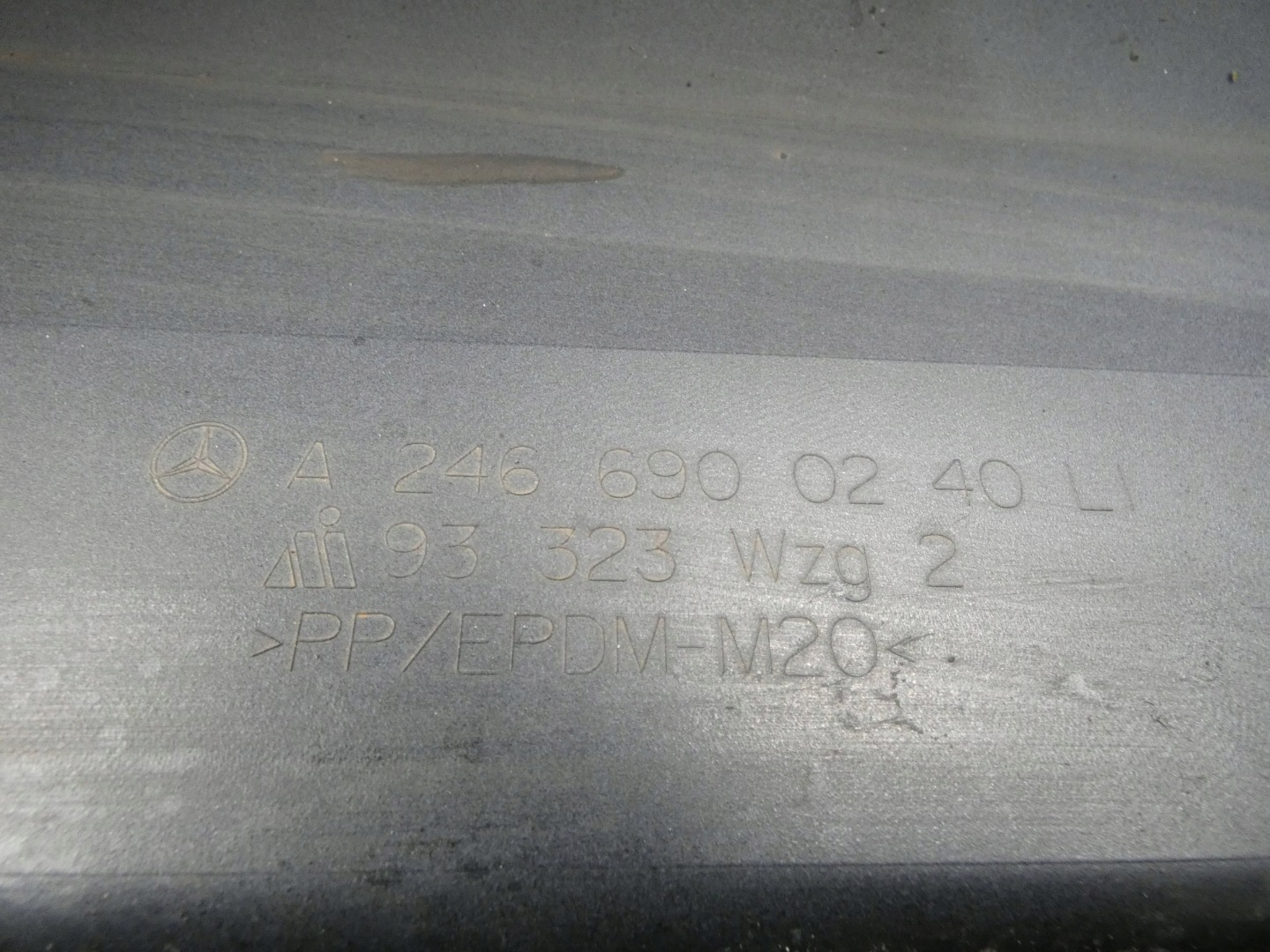 MERCEDES A KLASA W176 moulding threshold cap left