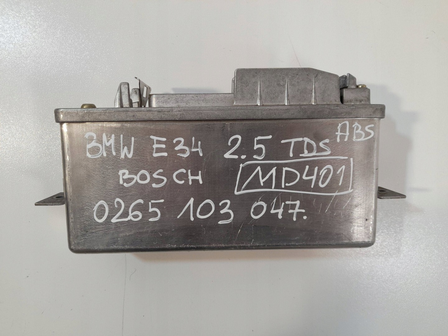 BMW 5 E34 control unit ABS 0265103047 (MD401)