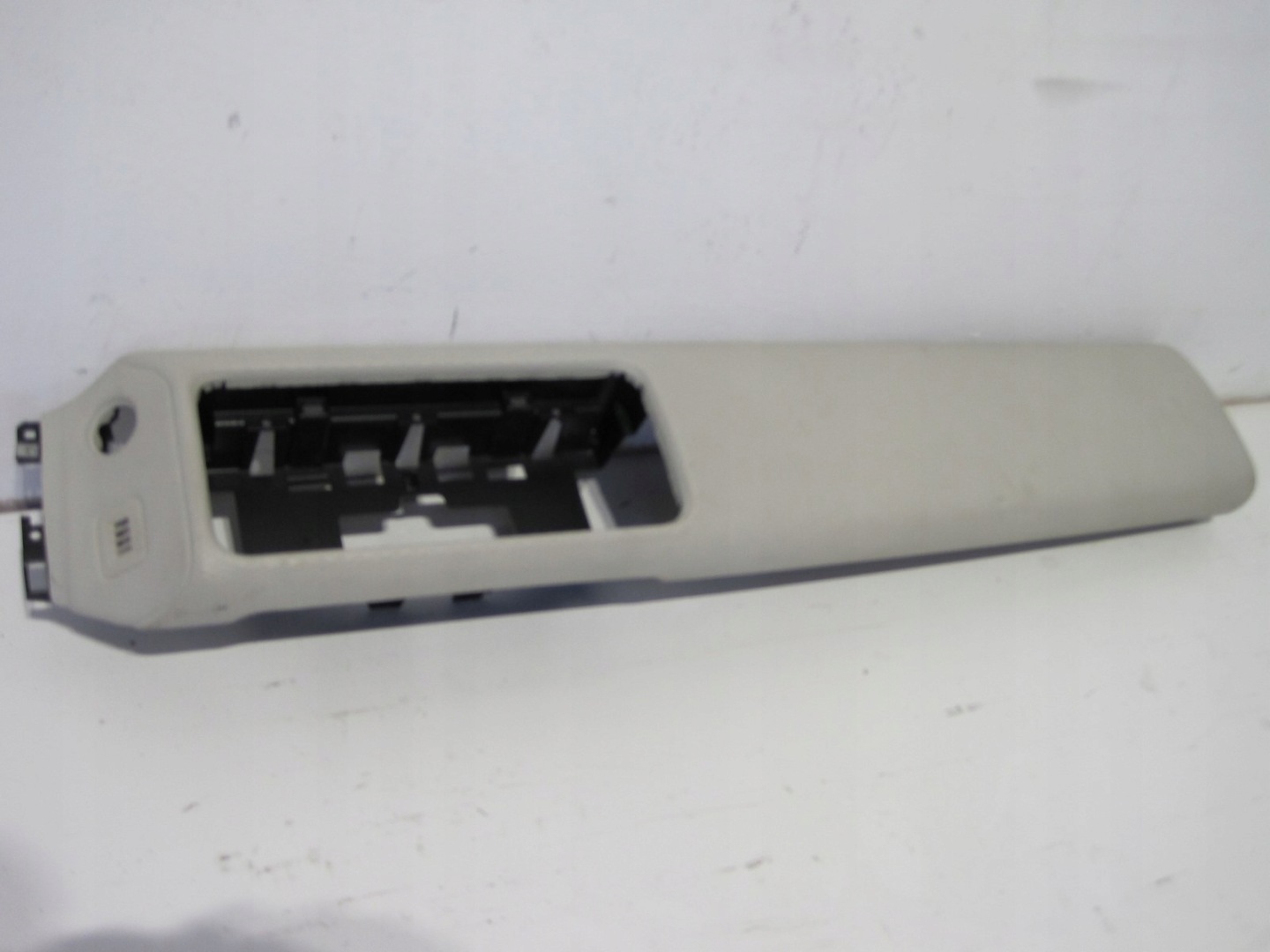 lišta konzoli RANGE ROVER VELAR J8A2-04268