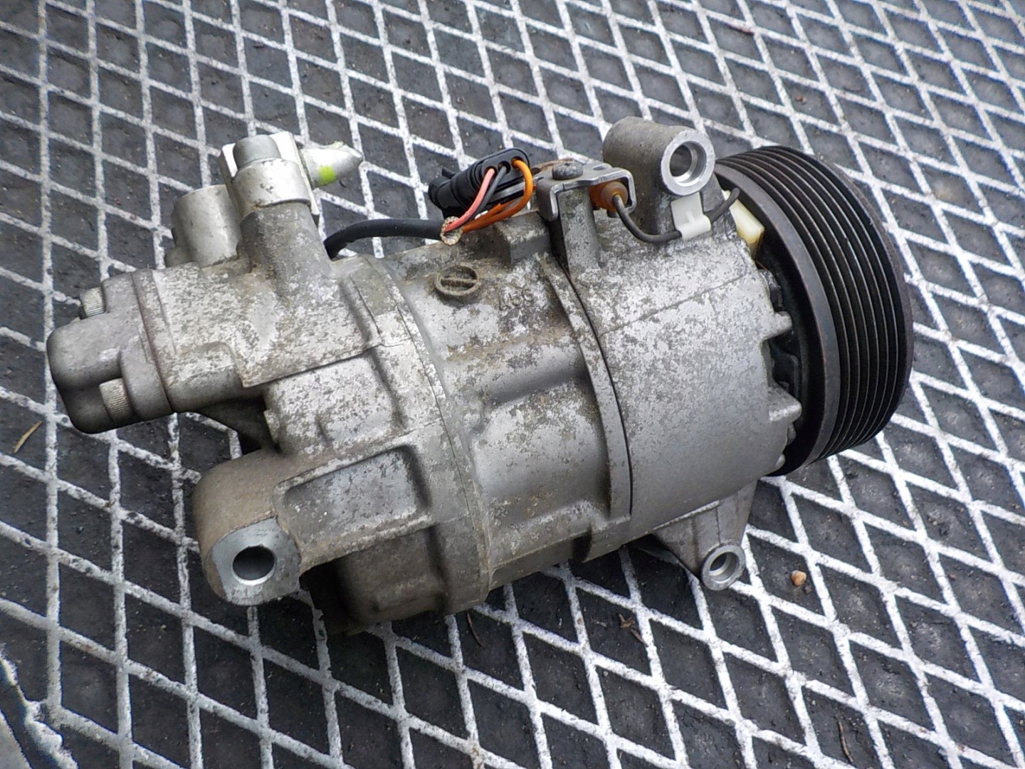 BMW E87 E90 2.0 B kompresor pumpa klimatizaci 9182794-01