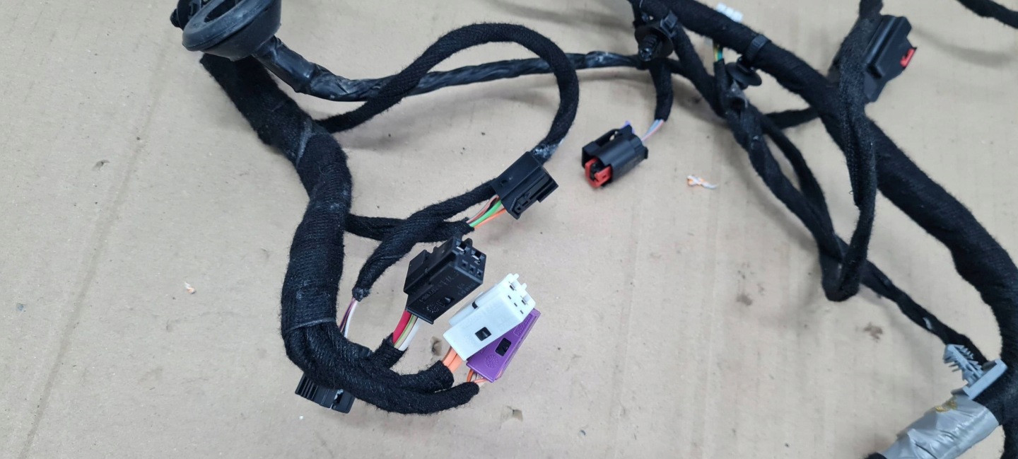 Chrysler Pacifica 2022 bundle wiring door right right rear part P68476642AA