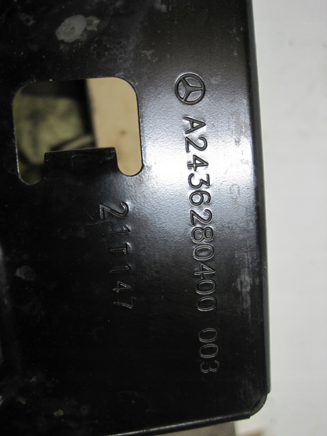 držák akumulátoru MERCEDES EQA A2436280400