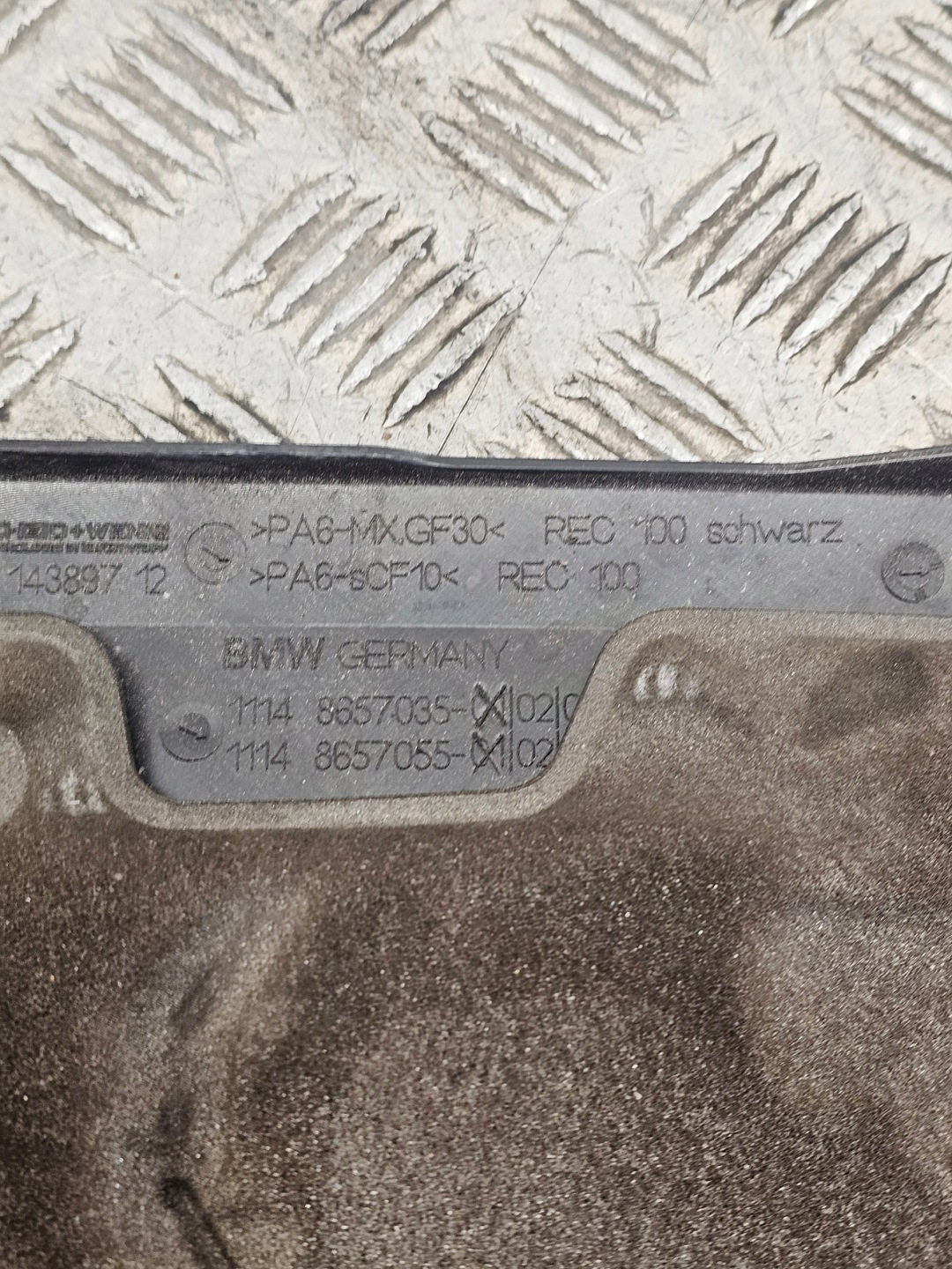 cover upper of the engine BMW G30 G31 8657035 EDRIVE