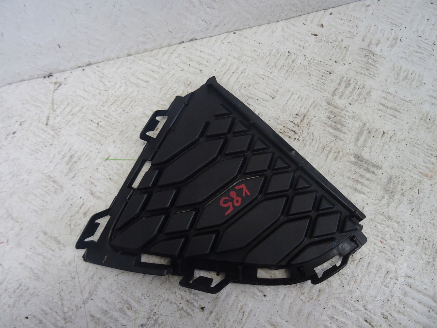 grid of a bumper right front AUDI Q2 S-LINE 81A807152C
