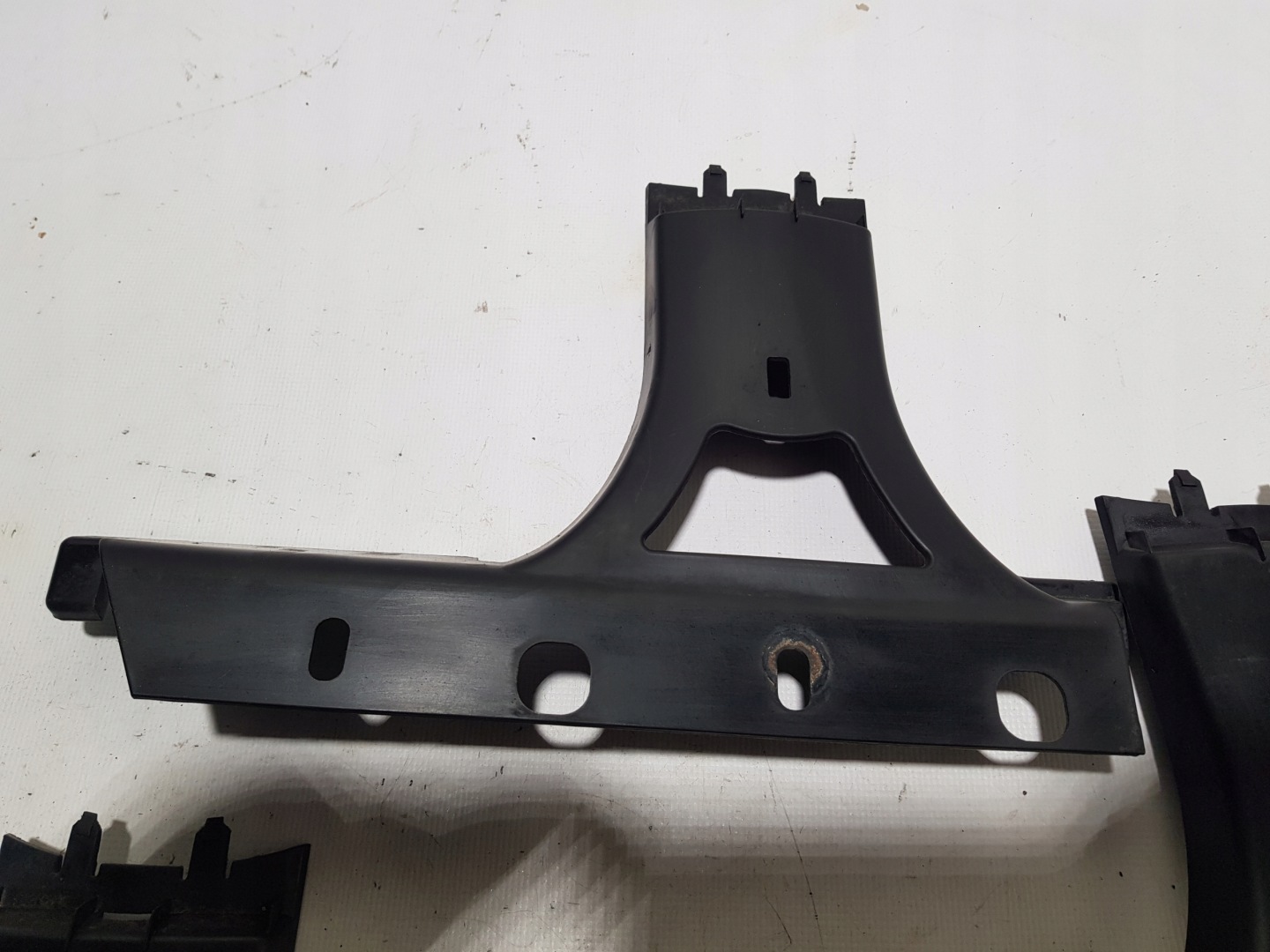 MERCEDES W207 bracket grille radiator 2078880190