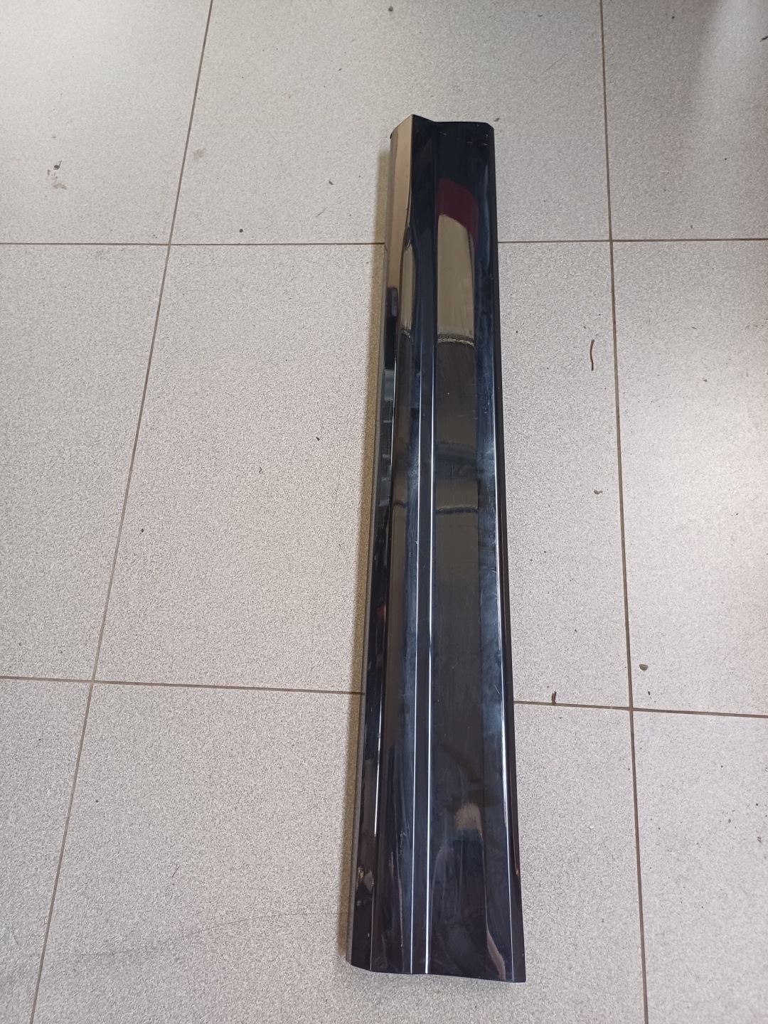moulding door left front front AUDI Q2 81A853959B
