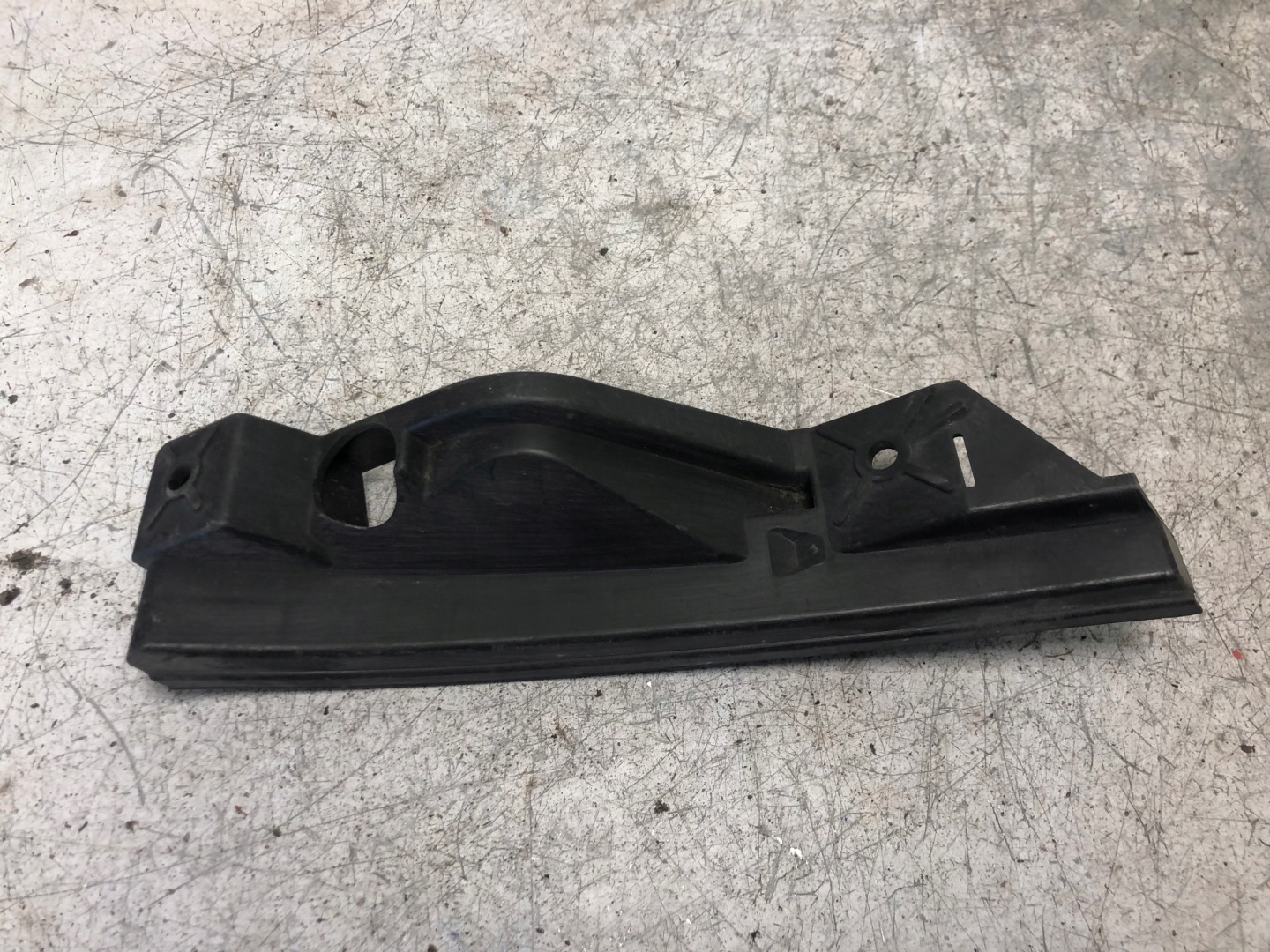 bumper bracket right front VW TOURAN 1T0807890A