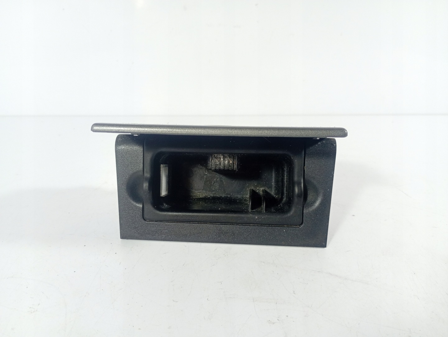 Opel Vectra C 02-08 passenger compartment ashtray OE 981158