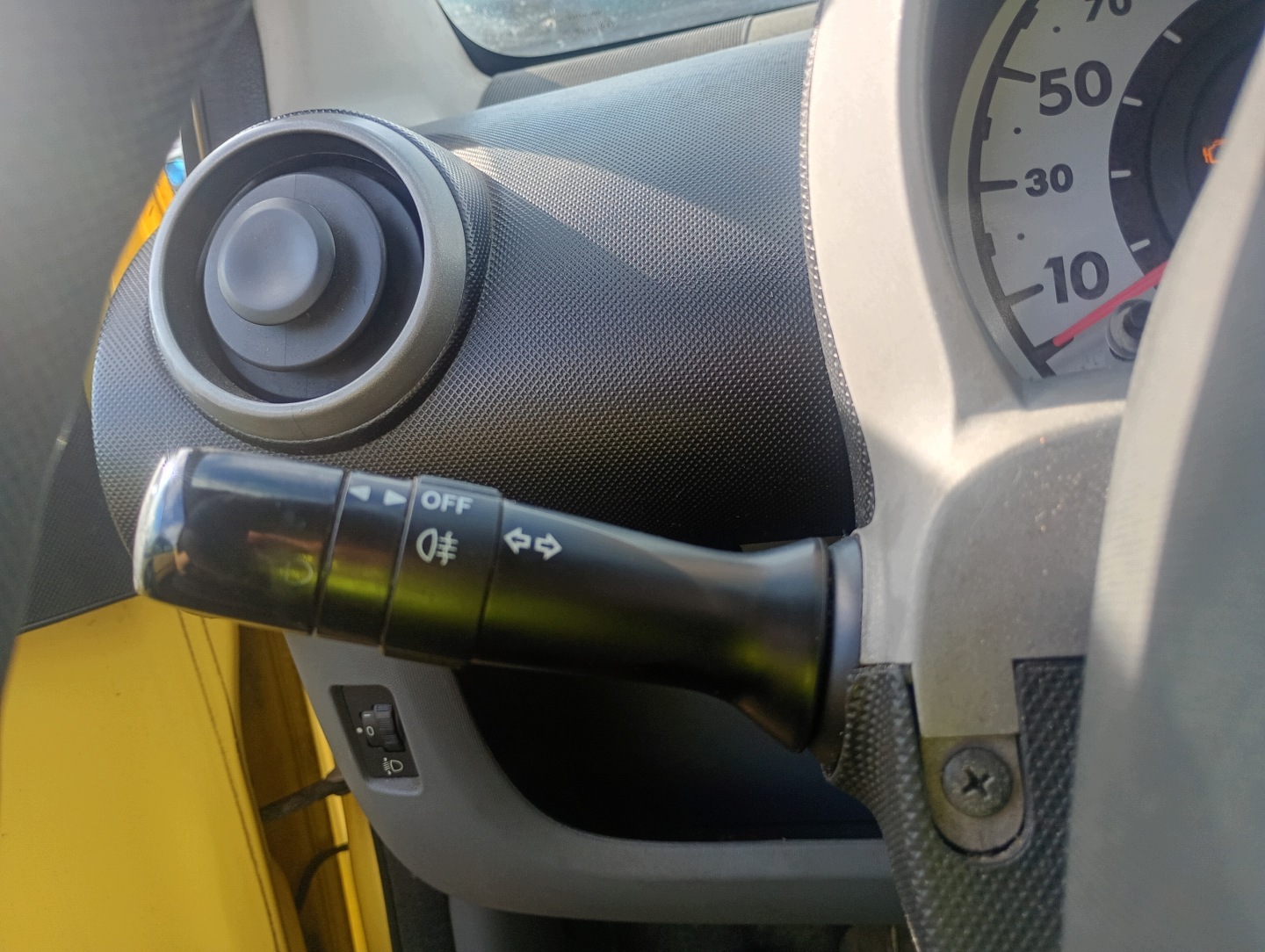 interrupteur commande phares feux zespolony volant Peugeot 107 05-08 1.0
