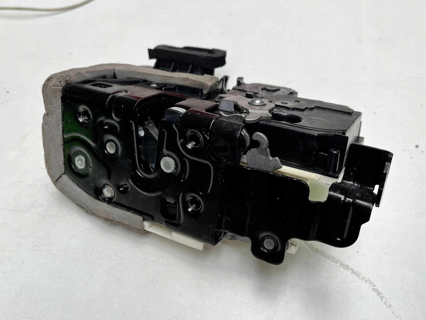 AUDI A6 C8 Schloß Tür links heck 4K0839015R !J