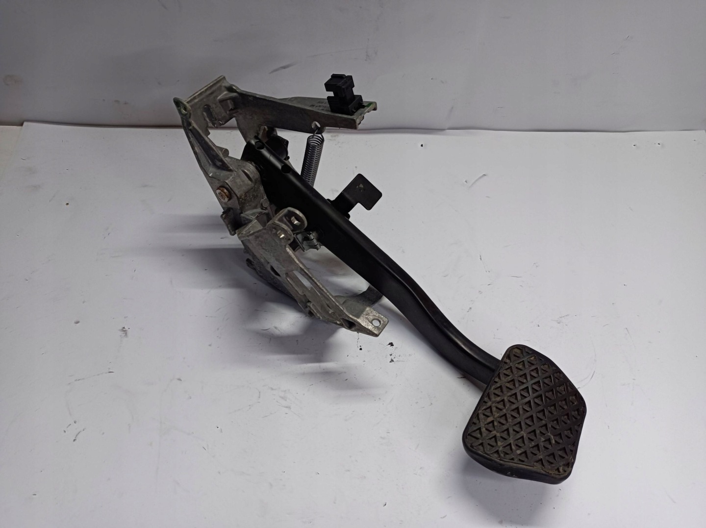 Pedal Frein automat BMW 1 E81 E87 E90 E91 42322503