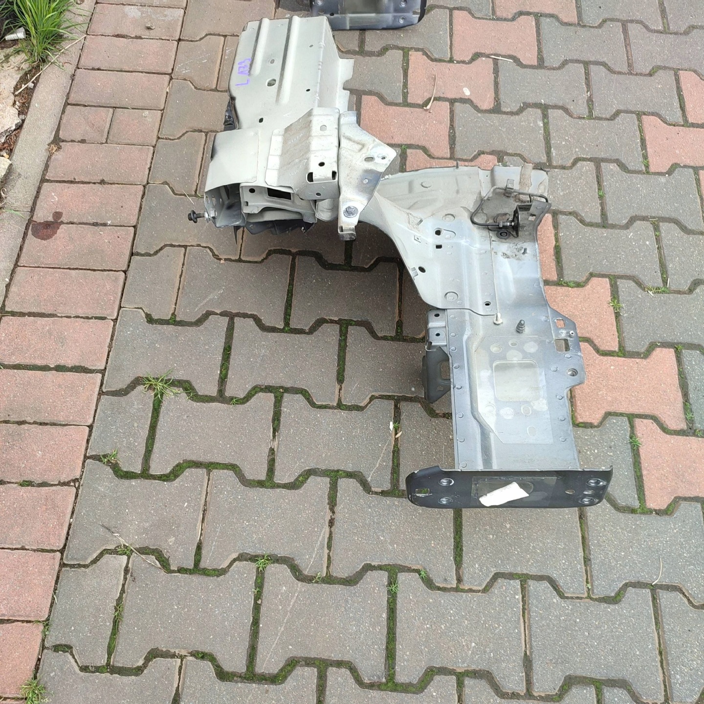 quarter left side Fiat 500X