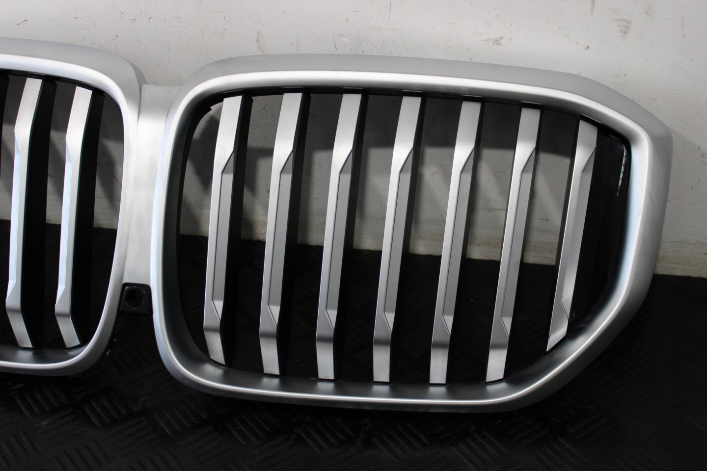 MASKA ISPOD KAMERE SATYNA BMW X5M G05 5A67CC6