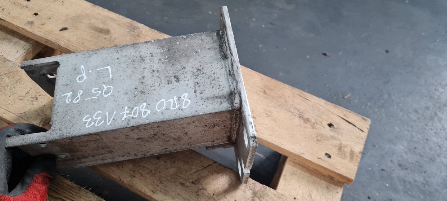 Q5 8R beam tips siders of a bumper left left front 8R0807133