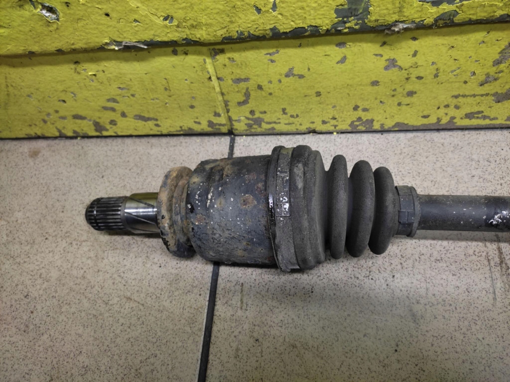 SUBARU FORESTER 2.5 semi-axis right rear part