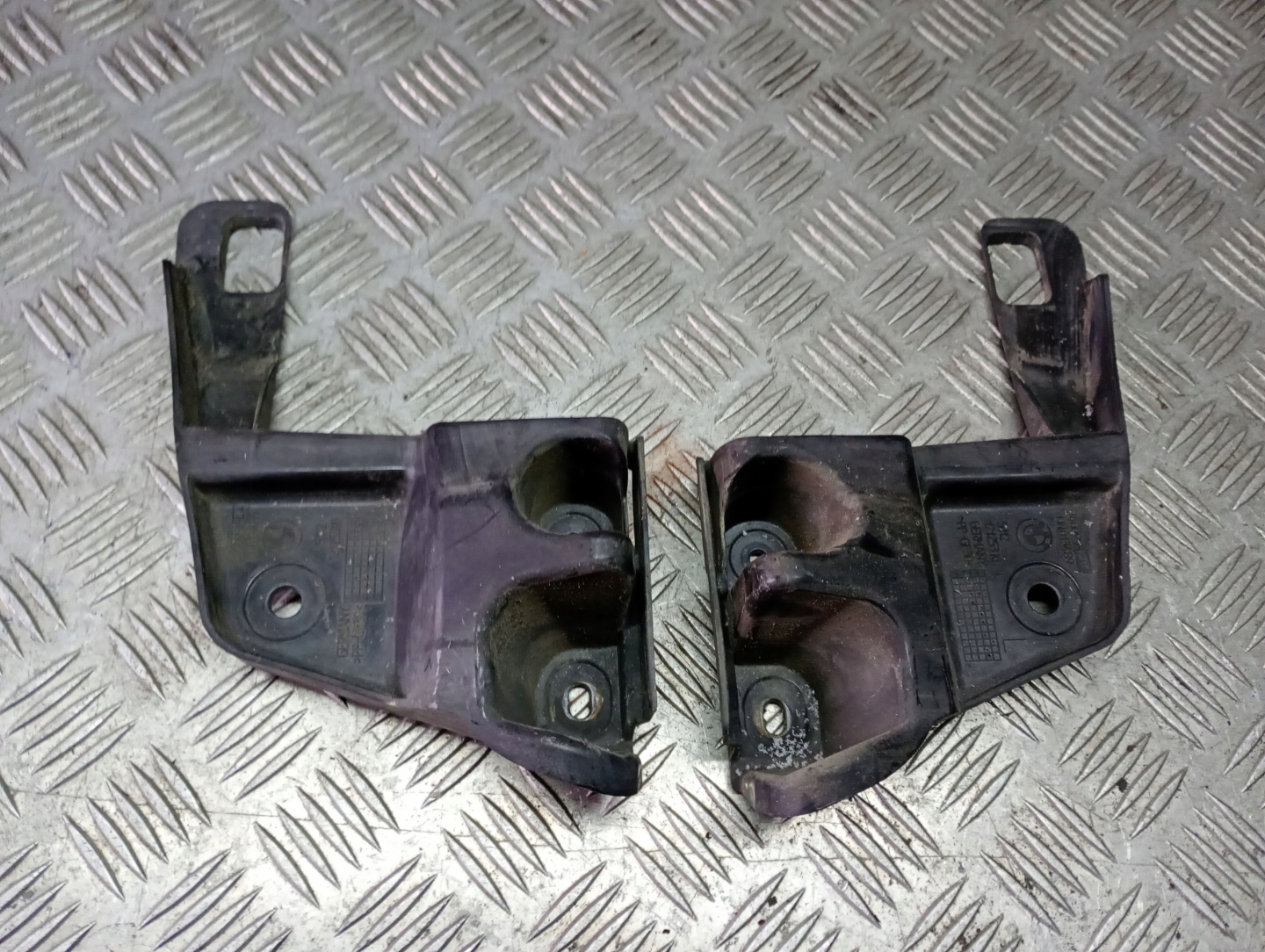 BMW x3 e83 bumper bracket left or right rear part
