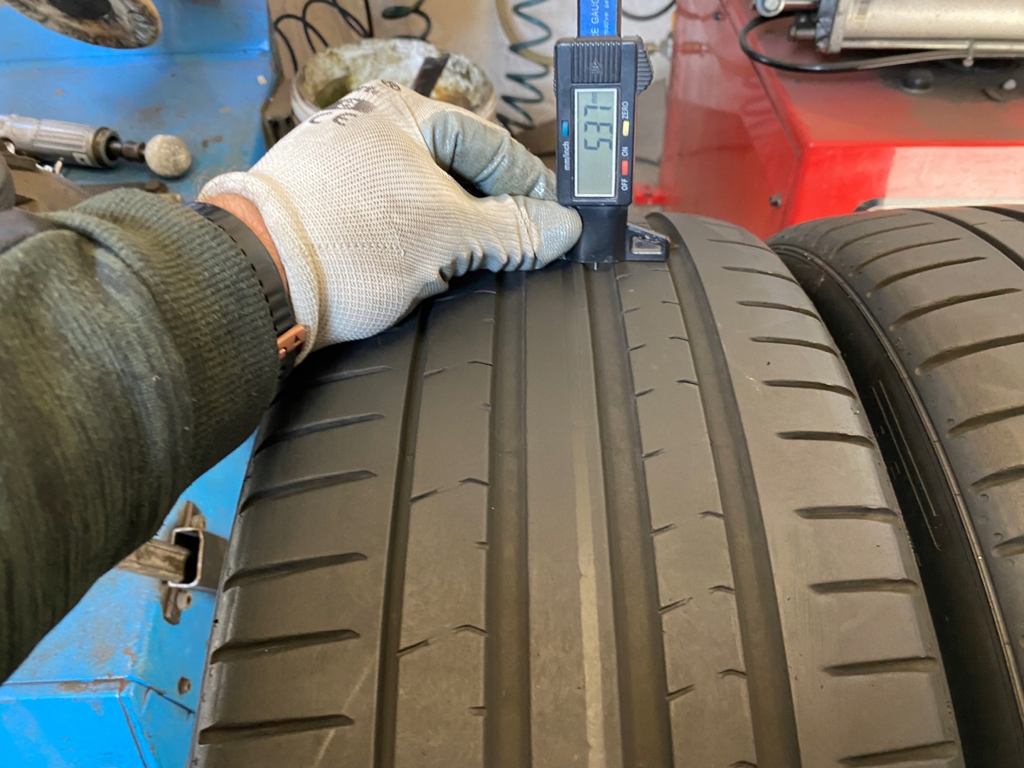 2 tyres summer 235/35R19 Pirelli P ZERO PZ4 5,5mm