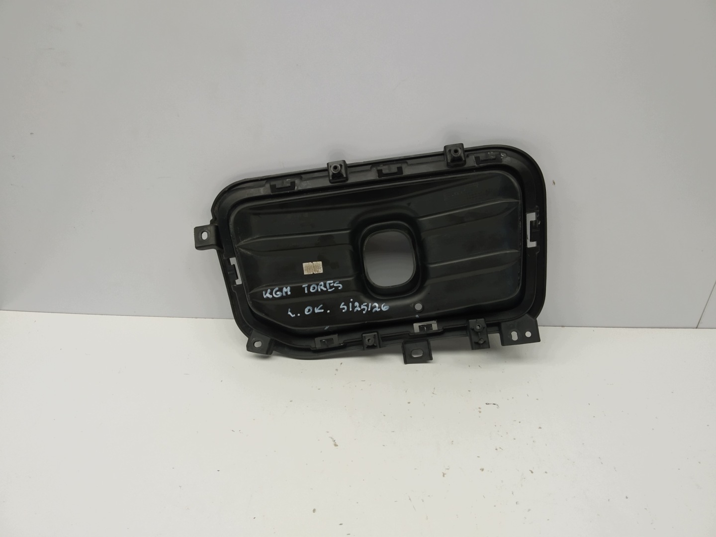 SsangYong KGM Torres grid left w bumper front original K78765-41000