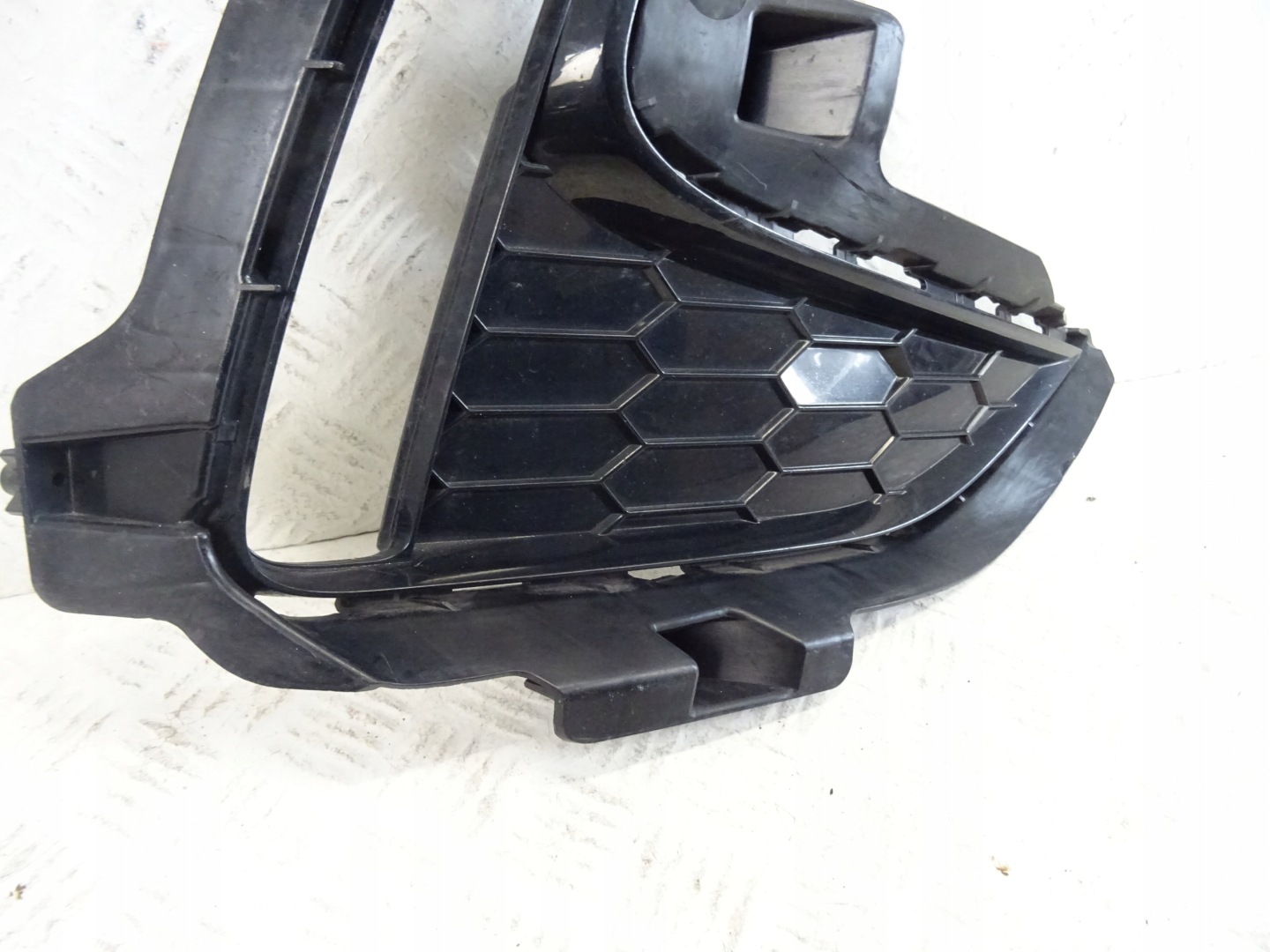 grid of a bumper front front right MG HS LIFT 10947219