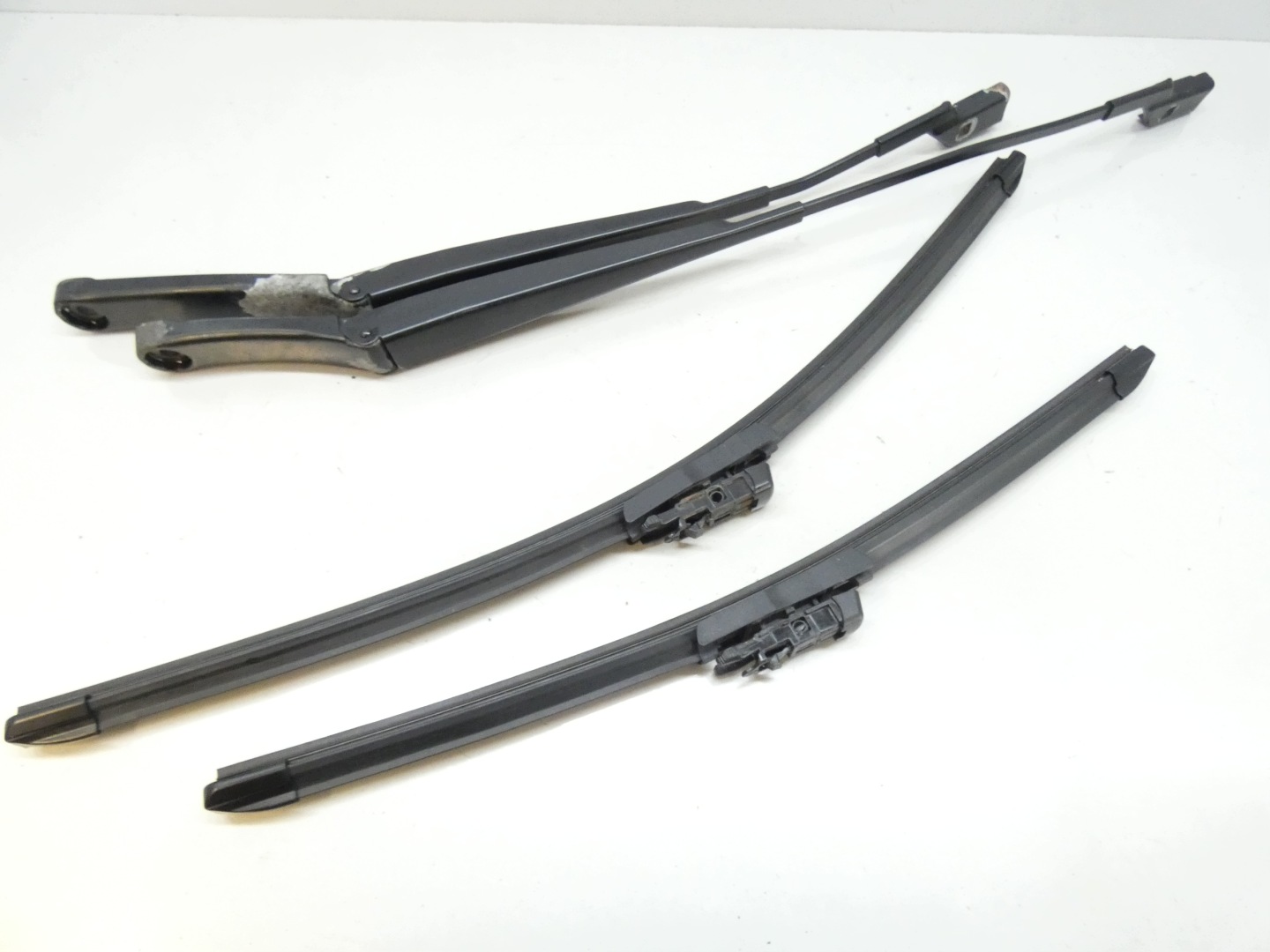 wiper arm front VW PASSAT B6 05-10 2SZT KOMPLET