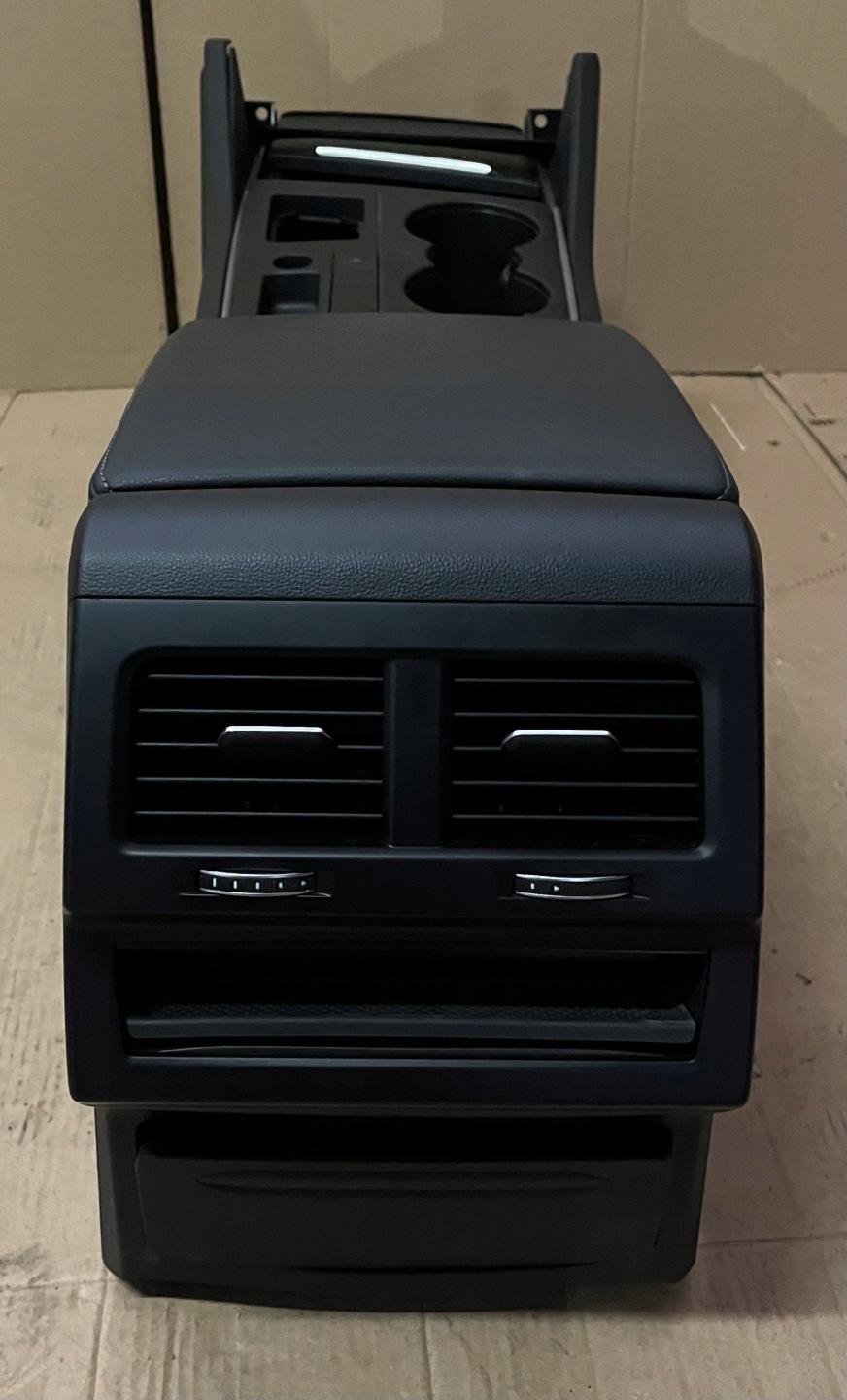 IDEALNY KPL. bracciolo VW TOUAREG III 760 1