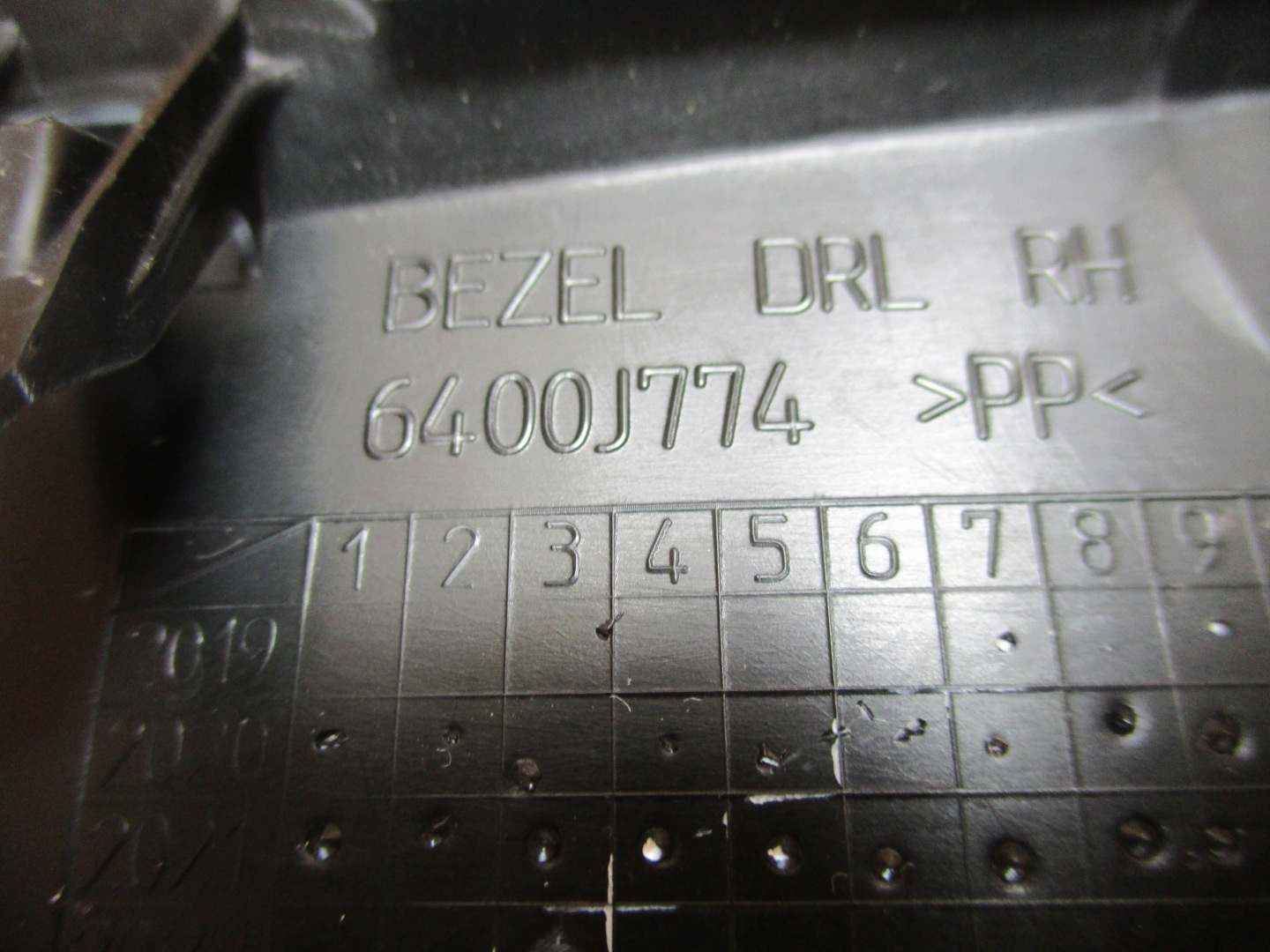 grid right of a bumper MITSUBISHI SPACE STAR III