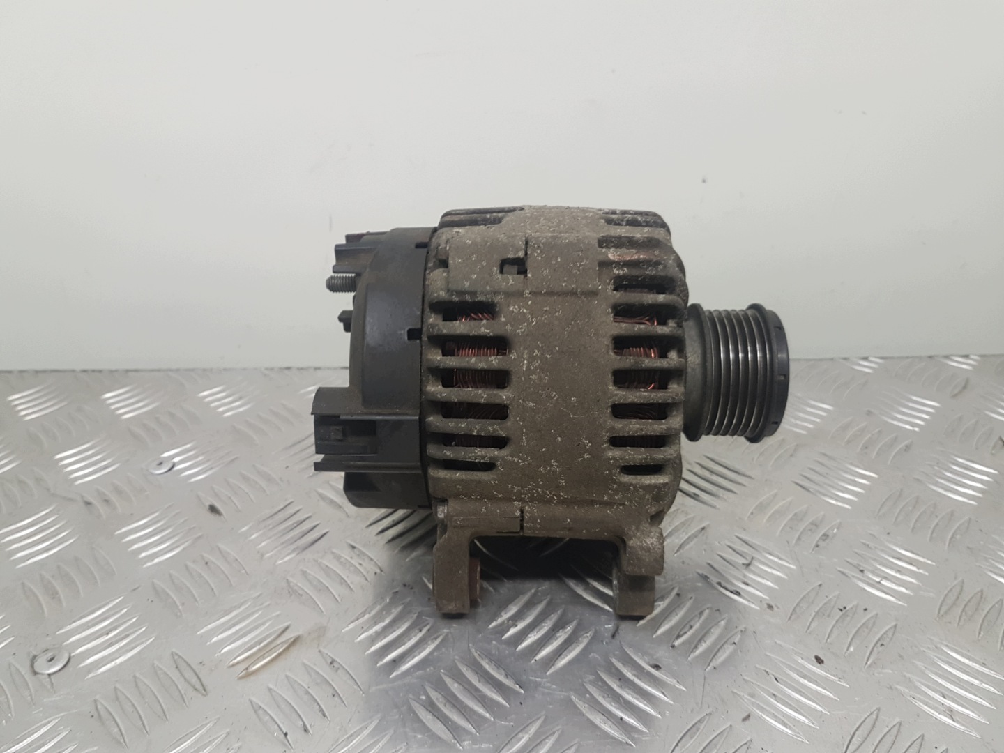 generátor VOLKSWAGEN GOLF 5 06F903023C