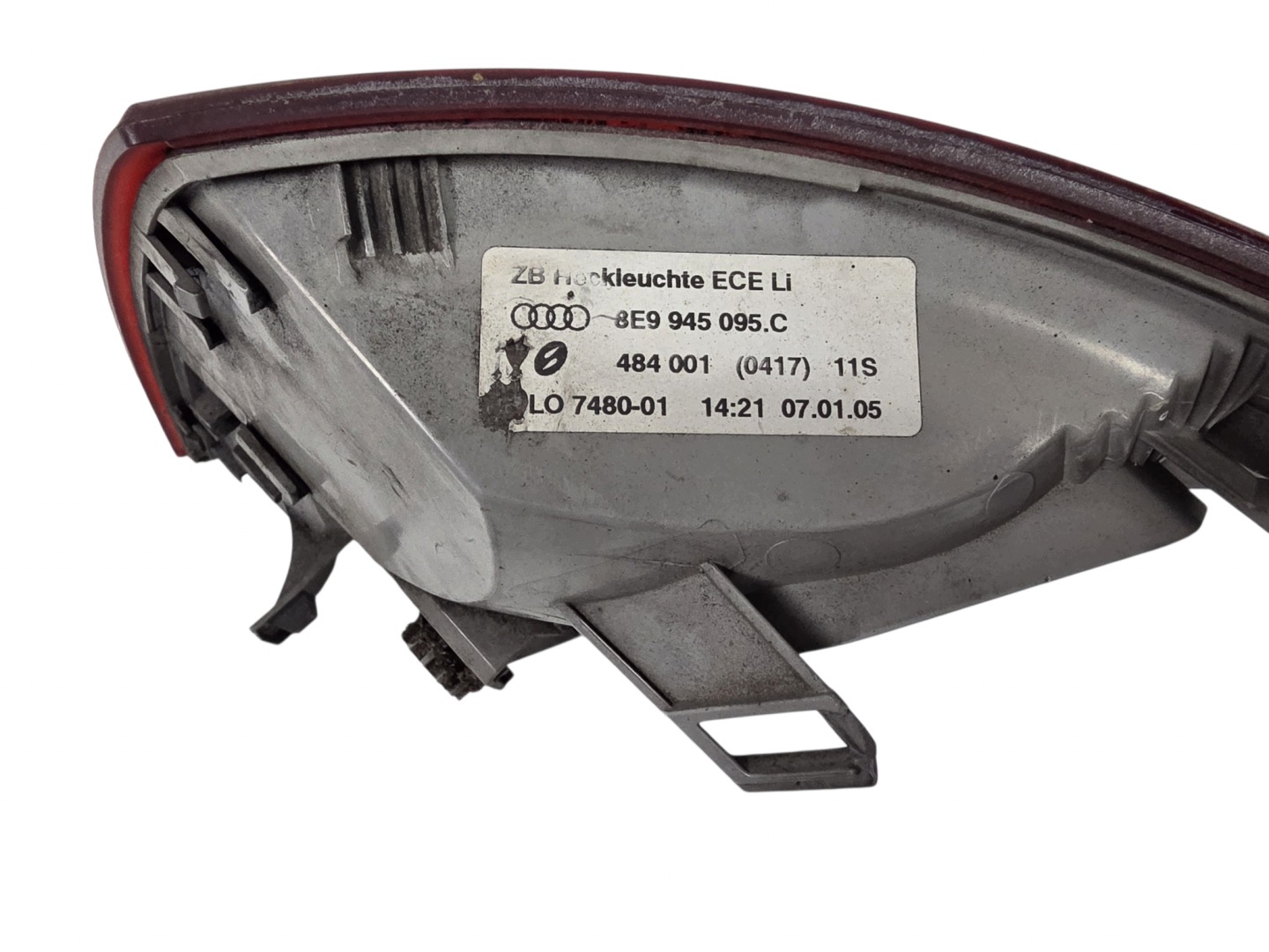 AUDI A4 B7 KOMBI light rear left CIEMNA (DYMIONA) ORG. 8E9945095C