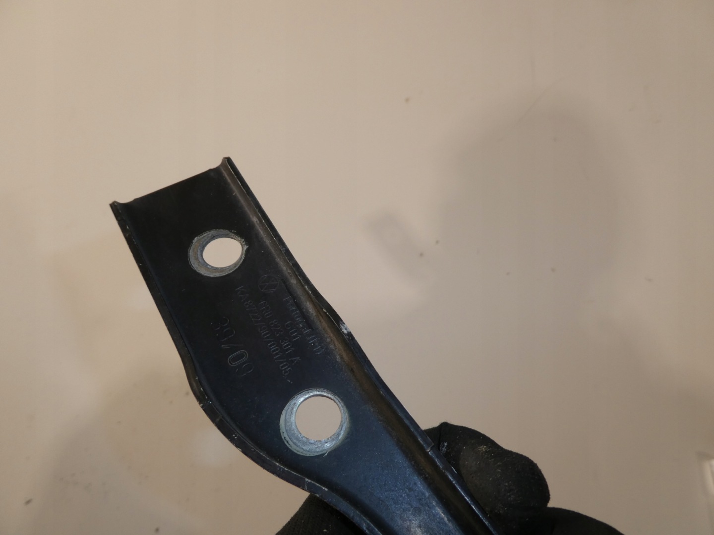 VW POLO 6R hinge bonnets left 6R0823301A