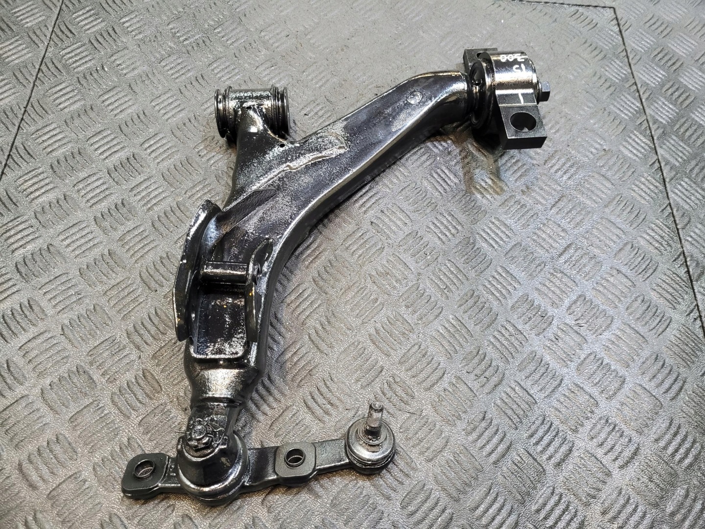 arm front front lower left LEXUS IS 3 III 300 H IS300H