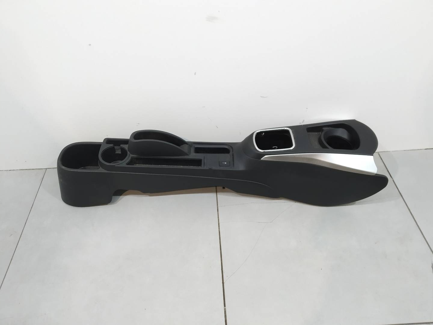 TUNEL mitte Toyota Yaris III (2011-2020)