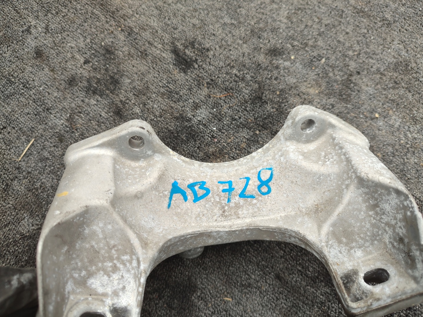 Stütze Halter Getriebe getriebe BMW E60 E61 E63 E64 6776523