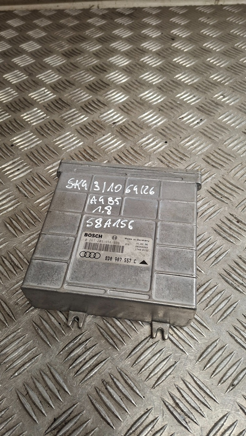 unité de commande électronique uce moteur AUDI A4 B5 1.8