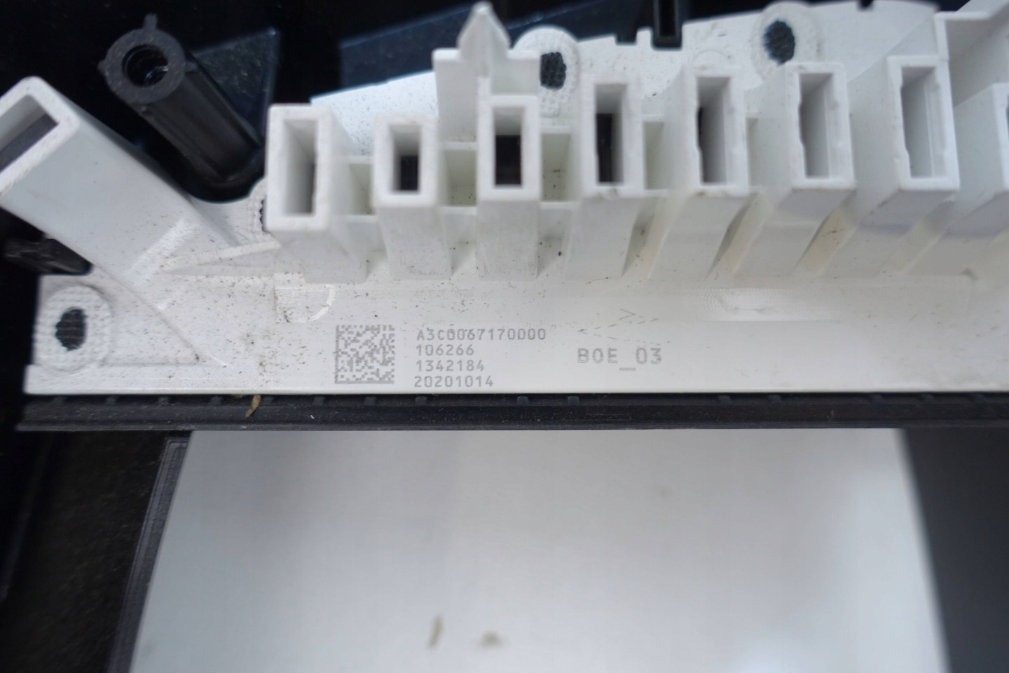 RÁM obal držák budíku budíků VIRTUAL COCKPIT SKODA OCTAVIA IV 19