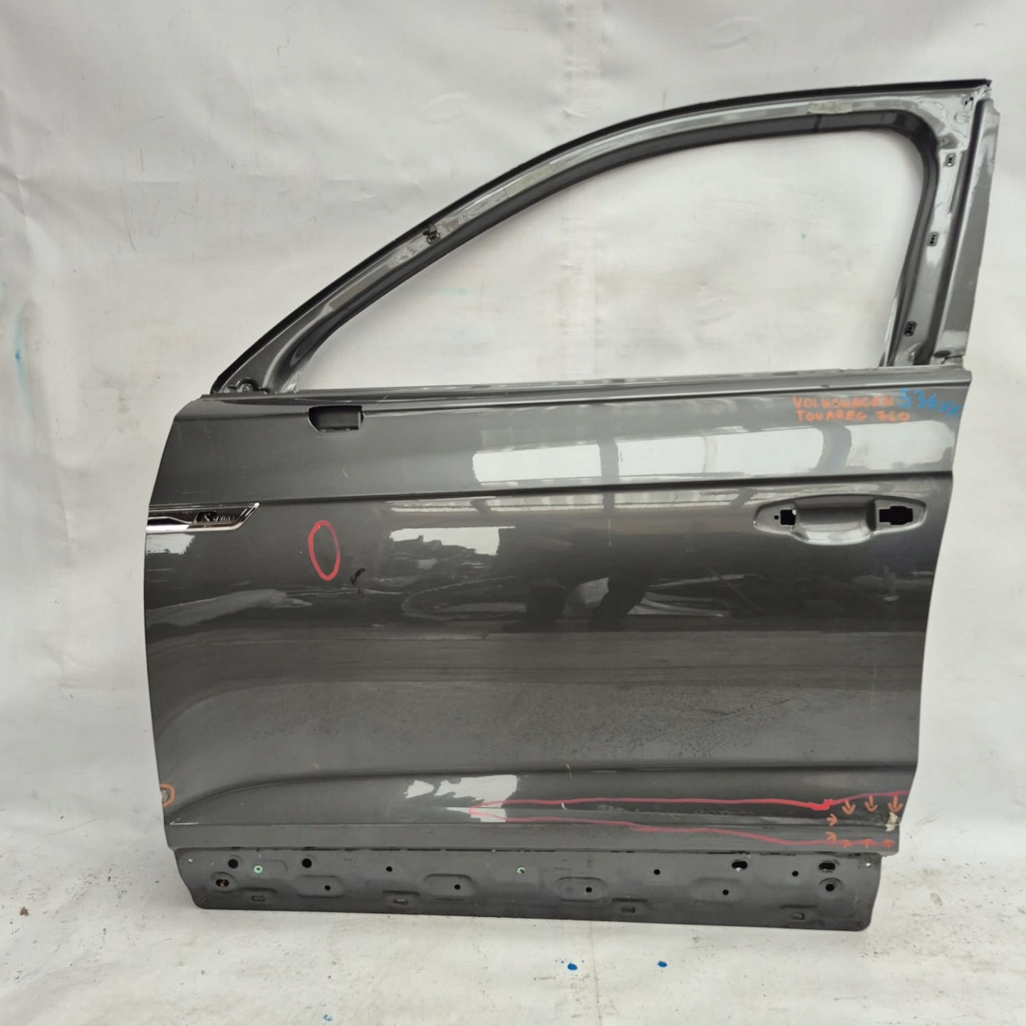 VW TOUAREG III 760 18- door left front front