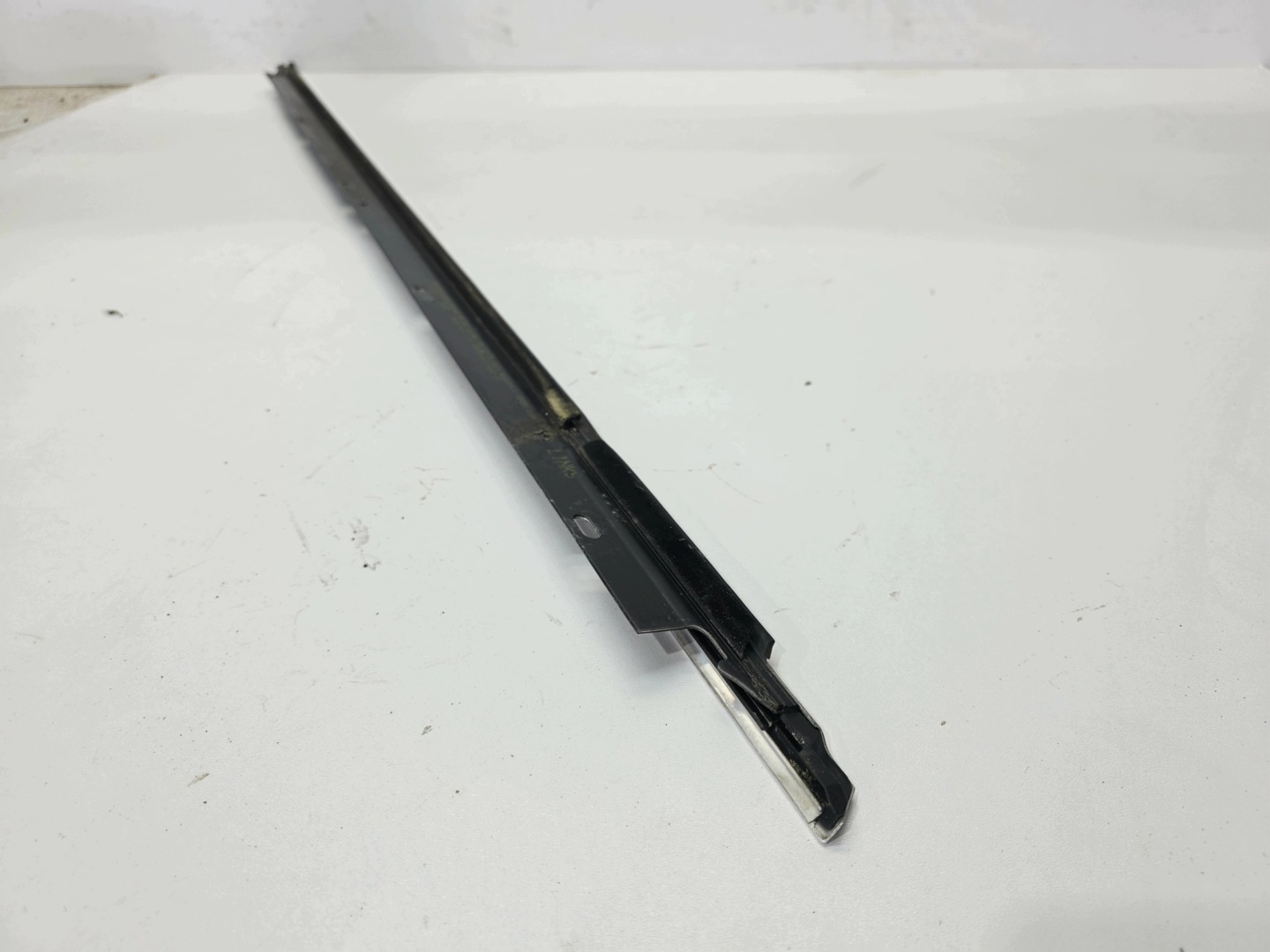 moulding dust SZYBE door left front AUDI A6 C6 4F0853283G 2ZZ